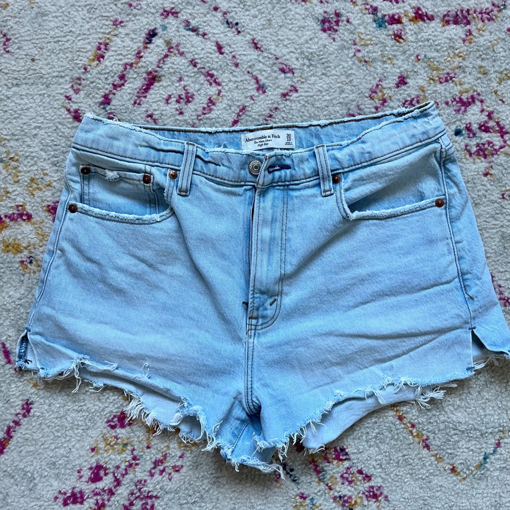 Abercrombie high rise mom short